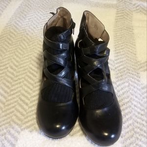 Mix Mooz soft leather criss cross heals